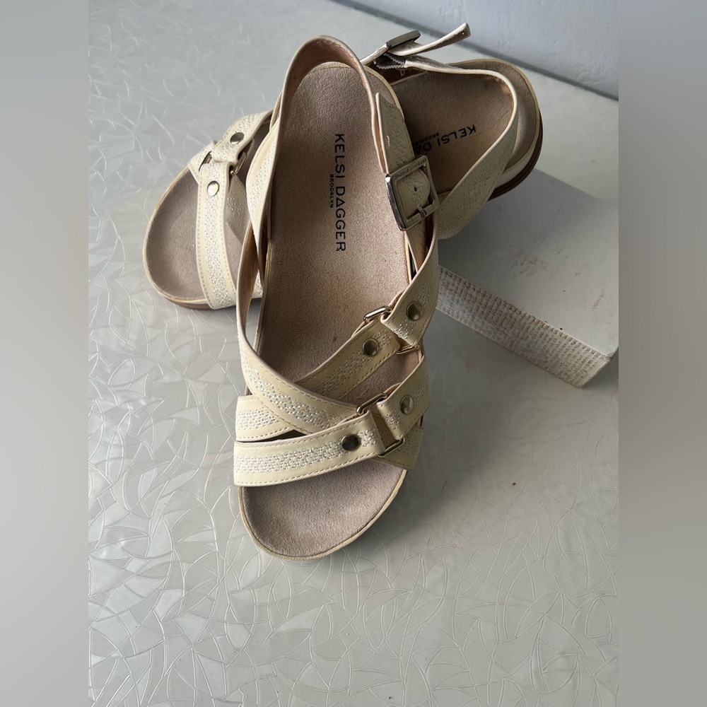 Kelsi Dagger Beige Buckle Sandals size 6.5